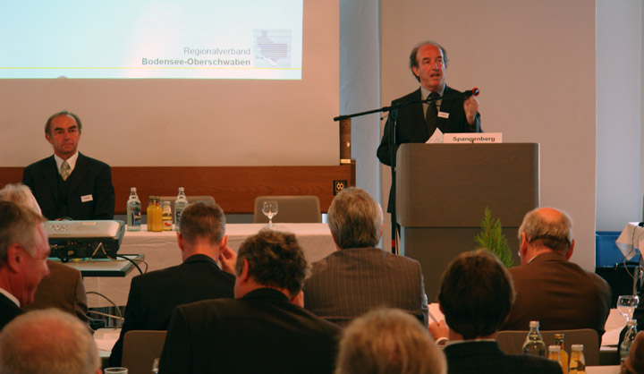 Verbandsversammlung wählt Ravensburgs OB Hermann Vogler zum neuen Verbandsvorsitzenden und verabschiedet seinen Vorgänger, Bürgermeister a.D. Viktor Grasselli